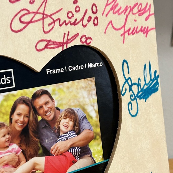 Disney Princess autographed 5x5 photo frame - Picture 5 of 6